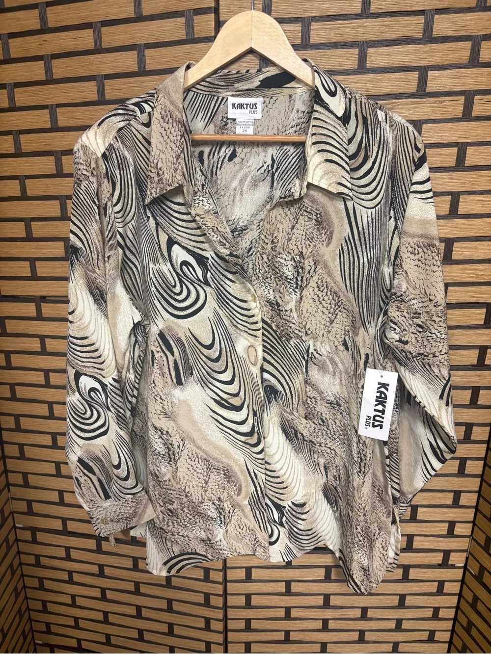 Kaktus tan button down blouse size 2X